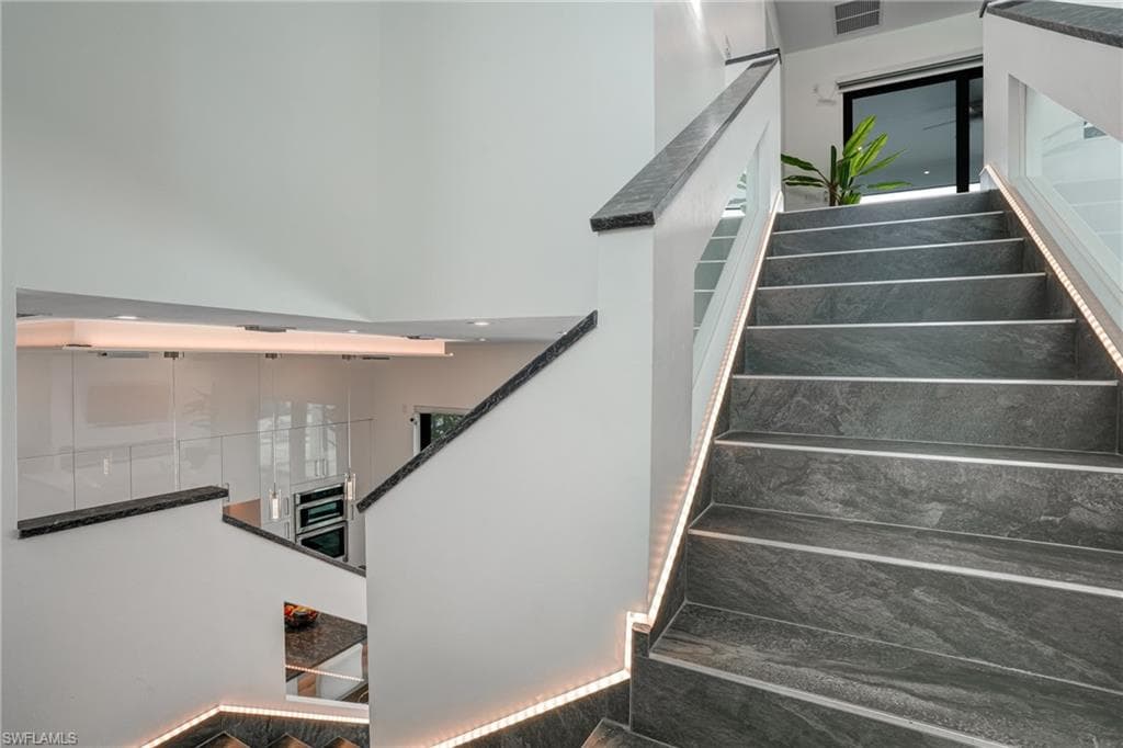 6390 River Club CT-17
