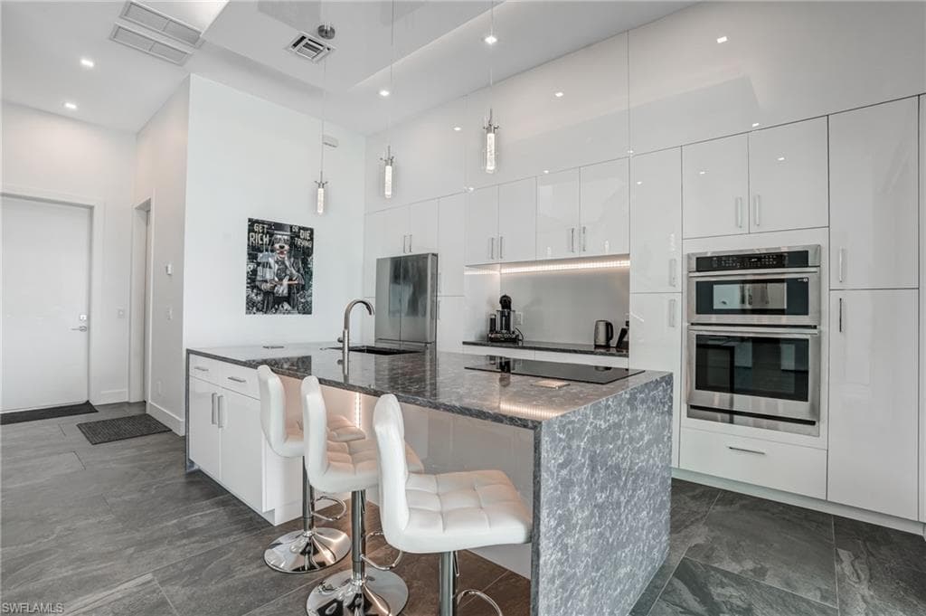 6390 River Club CT-16