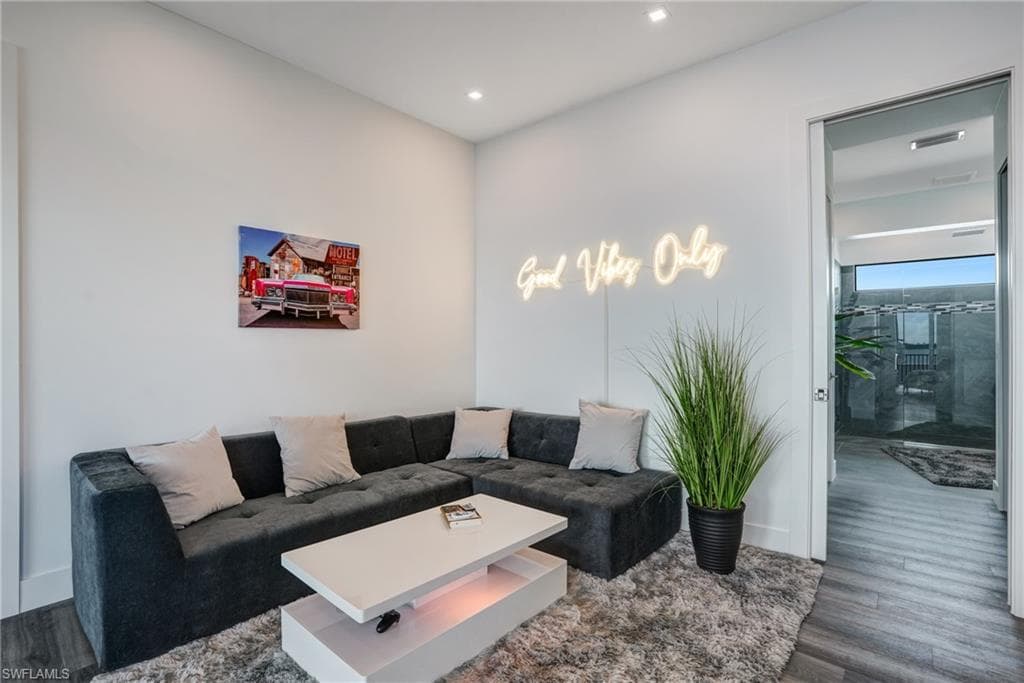 6390 River Club CT-20