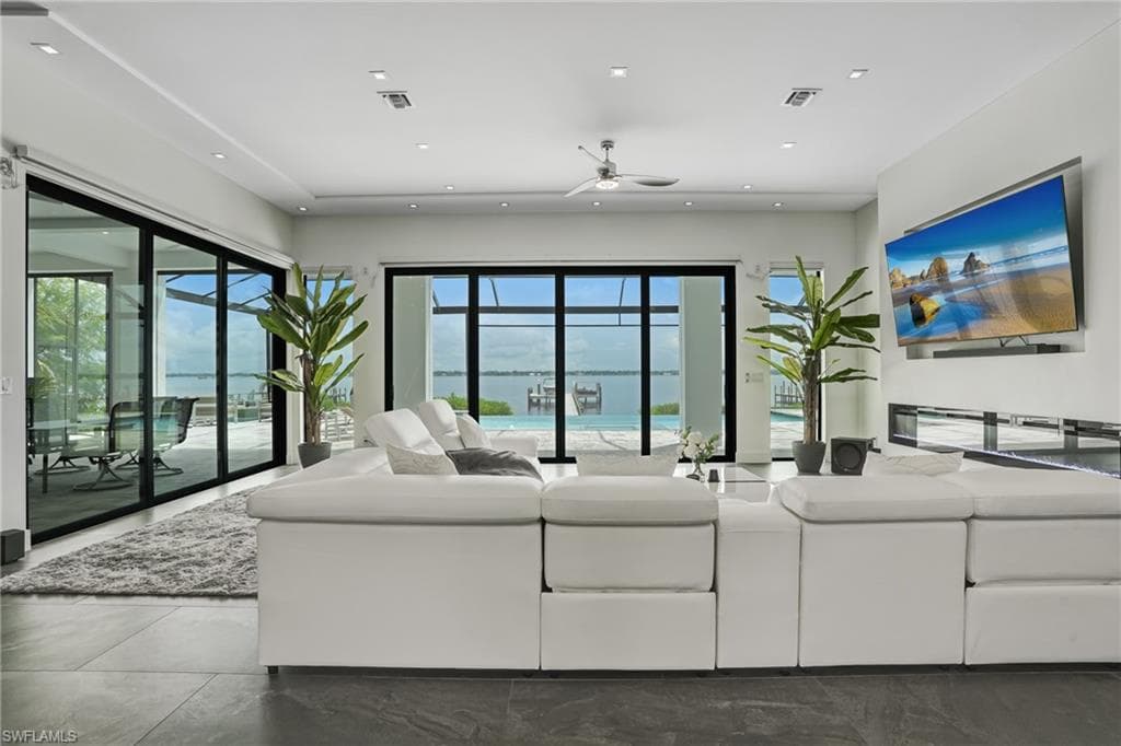 6390 River Club CT-9