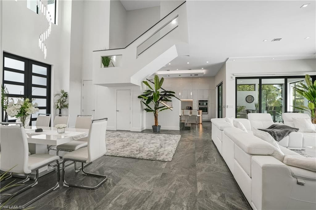 6390 River Club CT-10