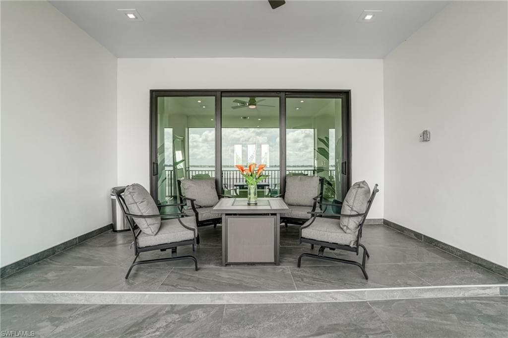 6390 River Club CT-33