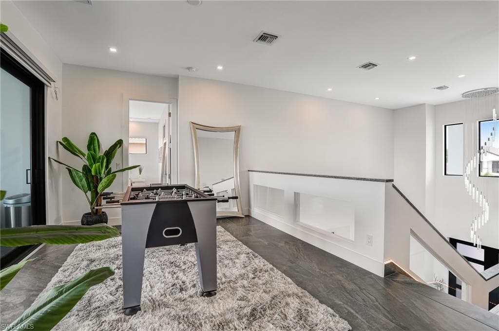 6390 River Club CT-18