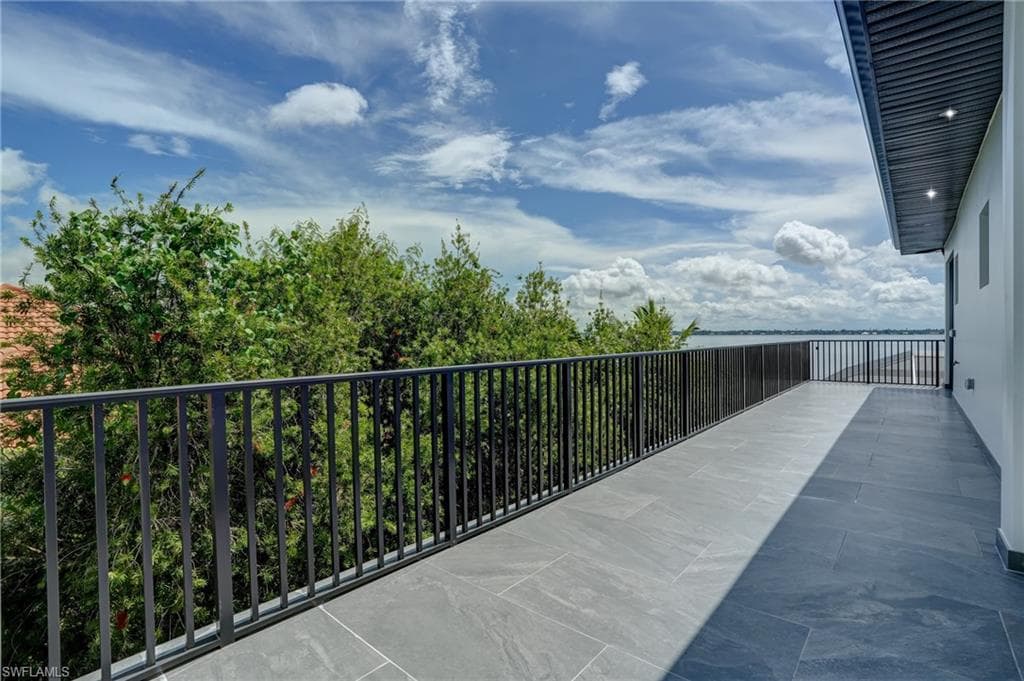 6390 River Club CT-35