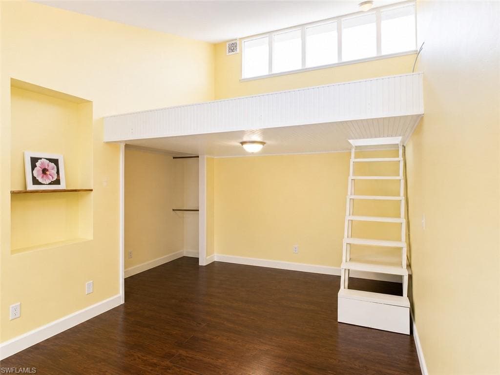 8512 Chatham ST-17