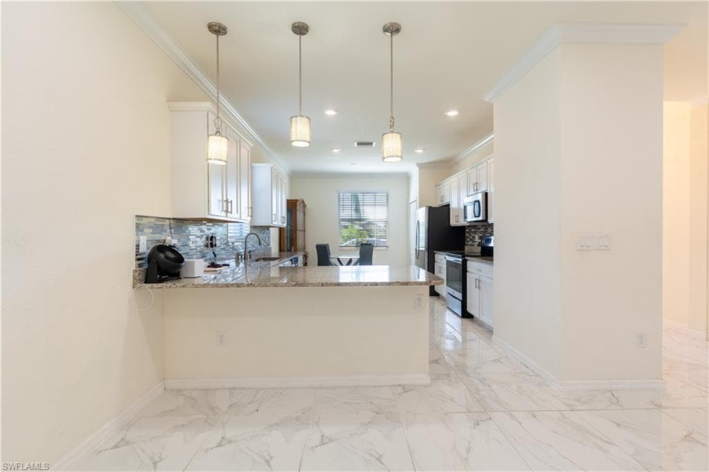 3669 Crimson LN-7