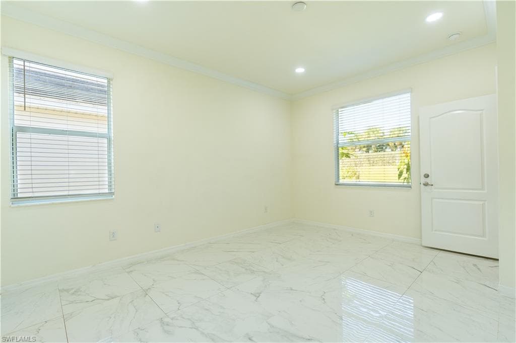 3669 Crimson LN-18