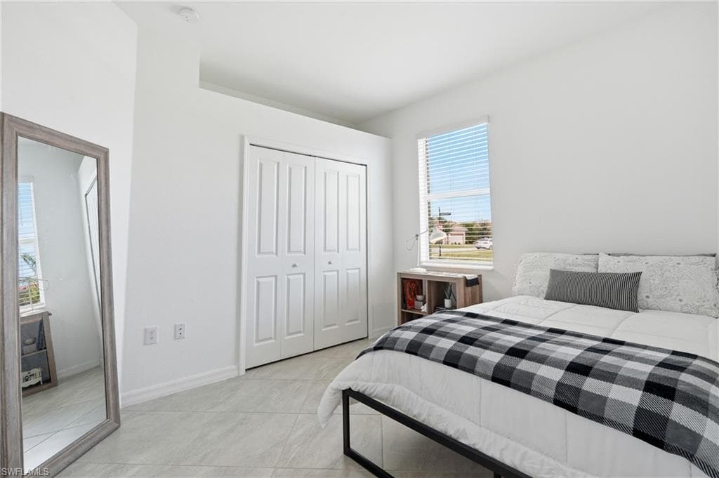 1689 Alameda DR-23