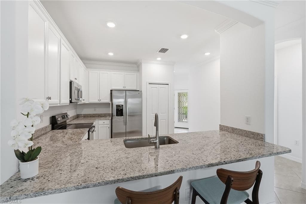 1689 Alameda DR-16