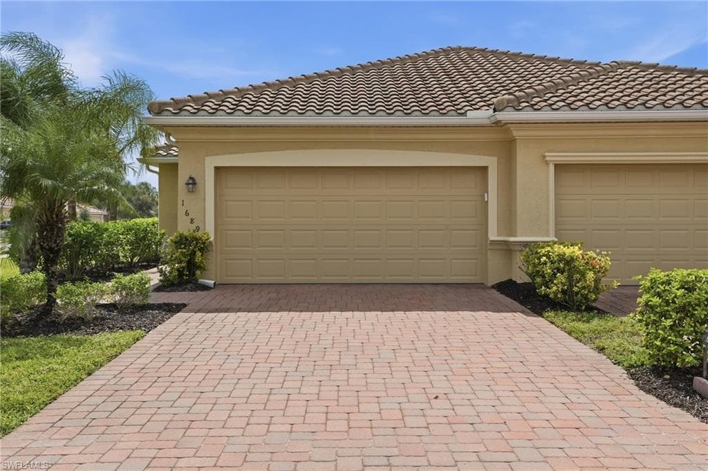 1689 Alameda DR-1