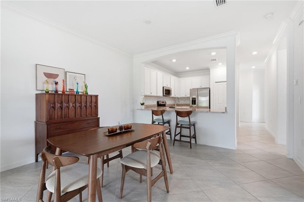 1689 Alameda DR-10