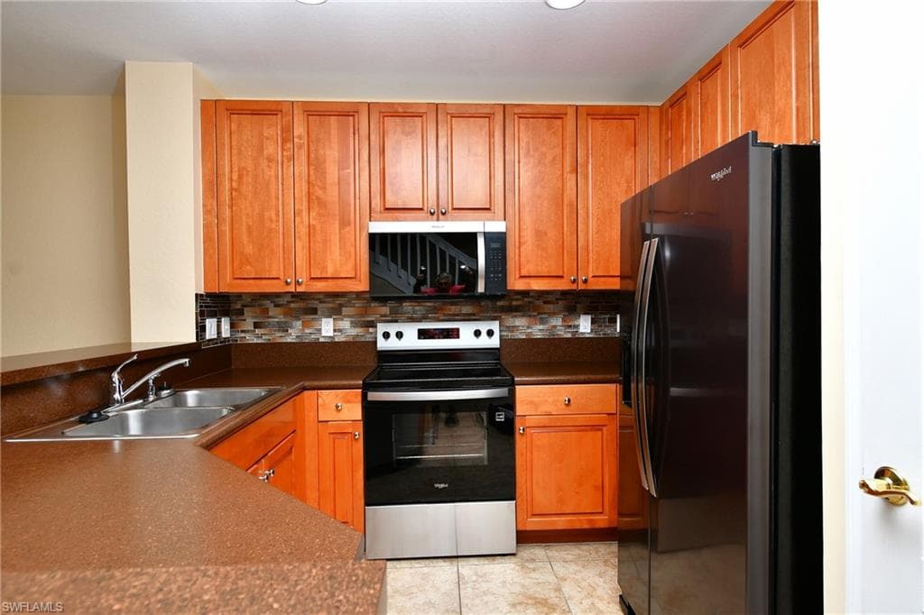 8585 Athena CT-8
