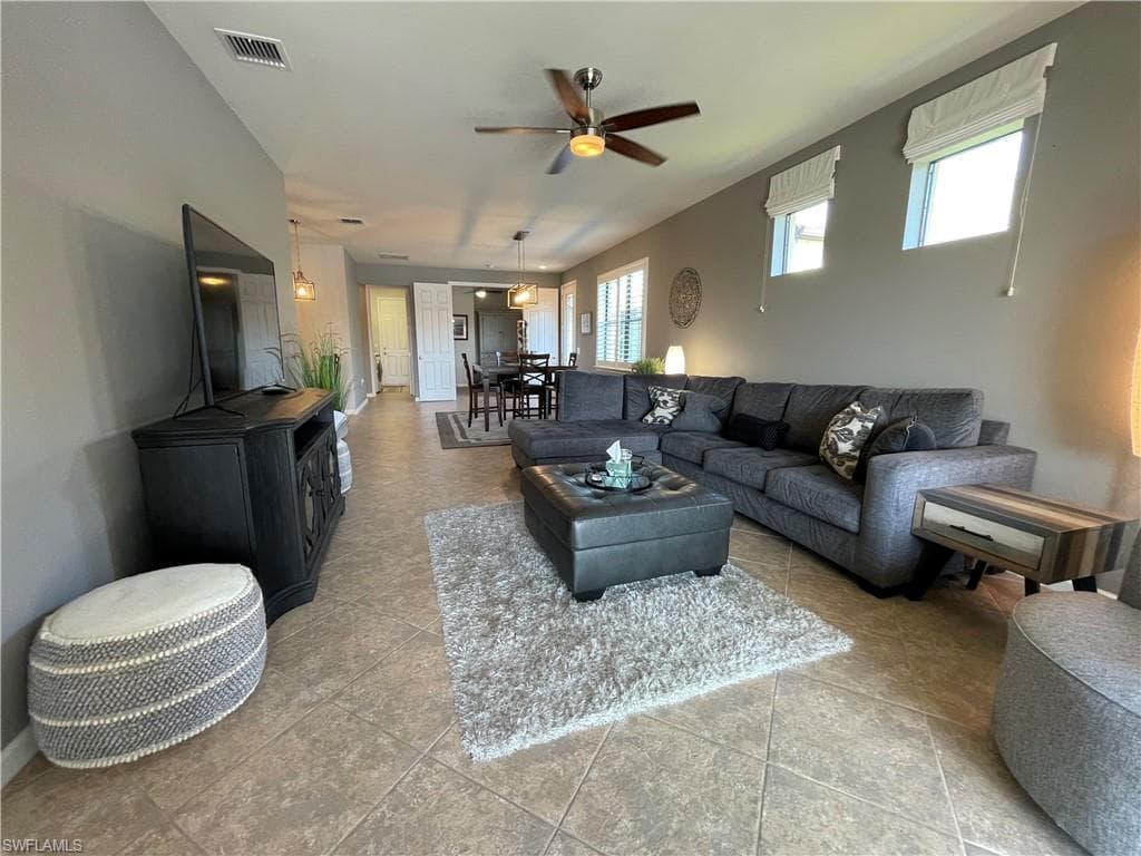 7631 Jacaranda LN-23