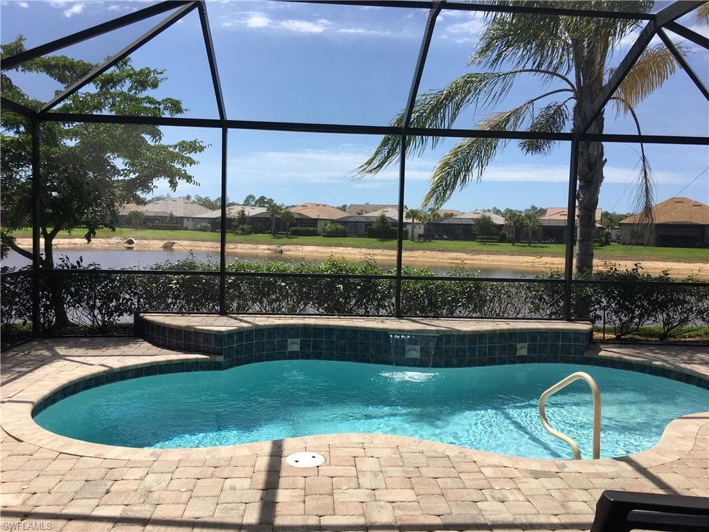 7631 Jacaranda LN-6