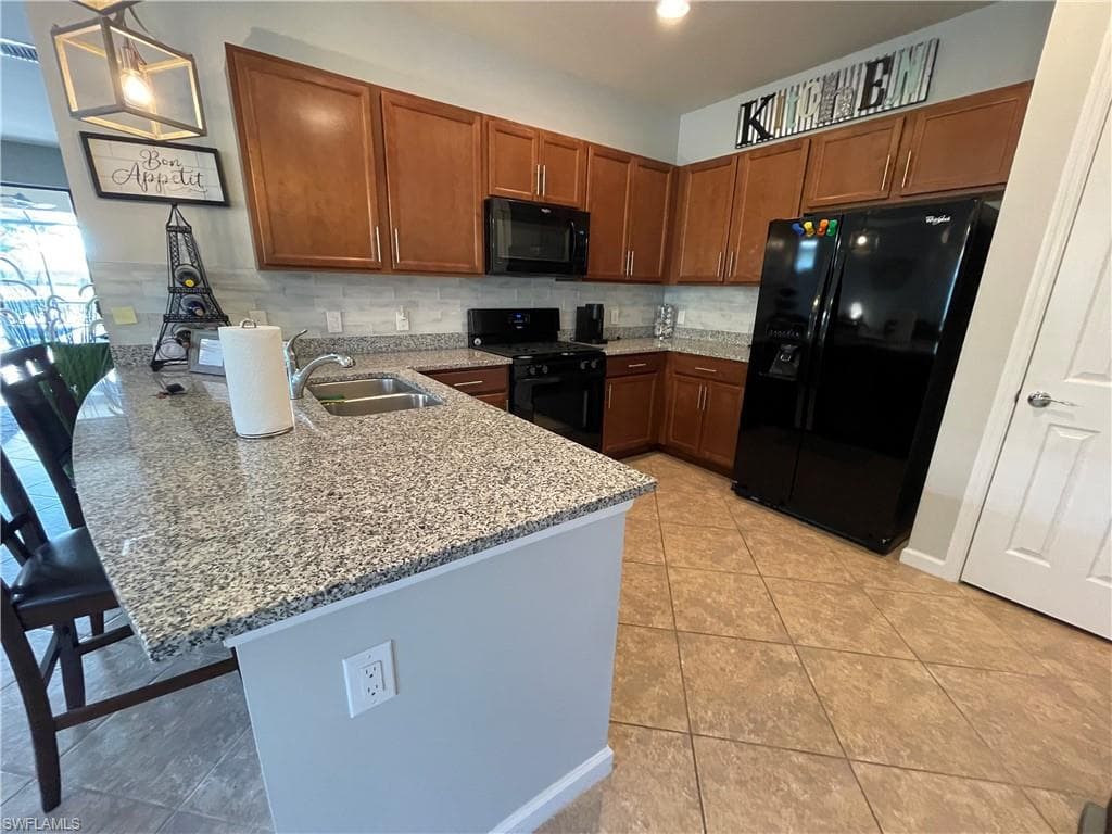 7631 Jacaranda LN-17