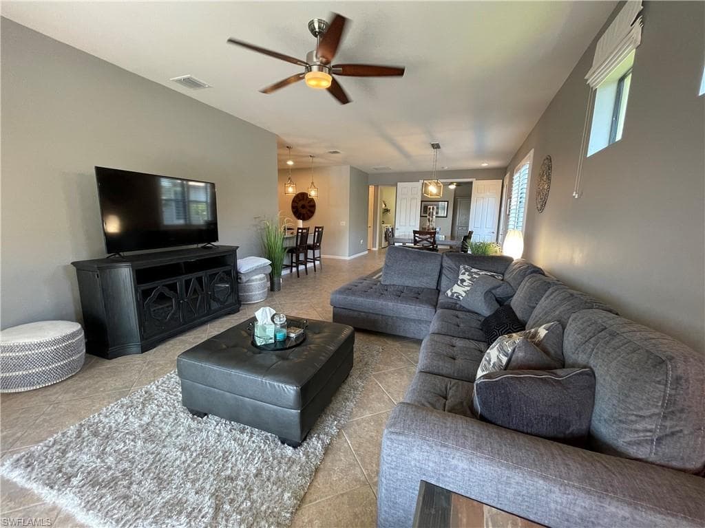 7631 Jacaranda LN-22