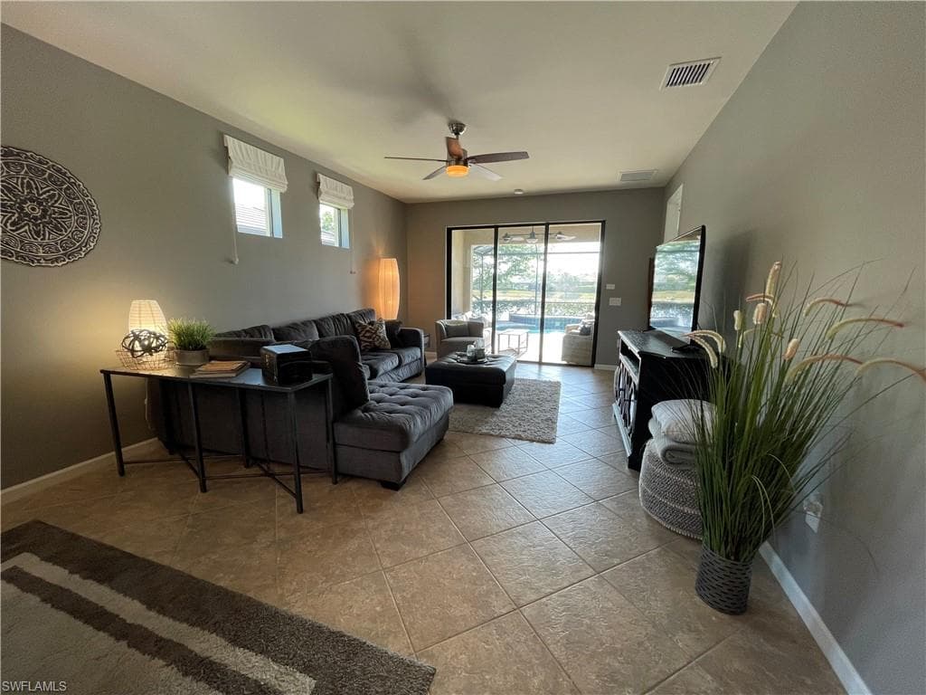 7631 Jacaranda LN-20