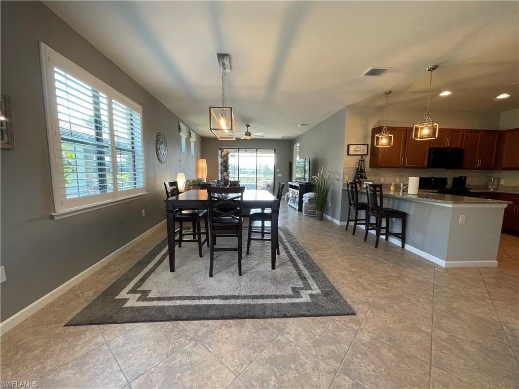 7631 Jacaranda LN-14