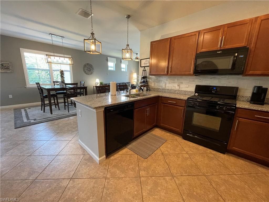 7631 Jacaranda LN-18