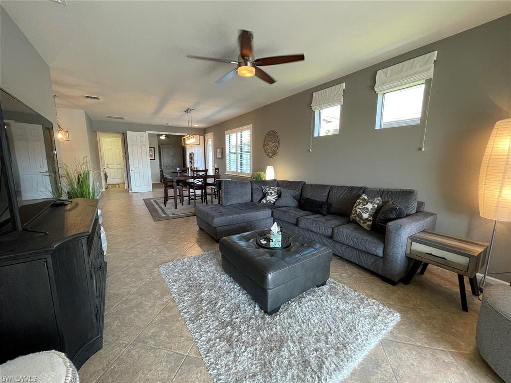 7631 Jacaranda LN-21