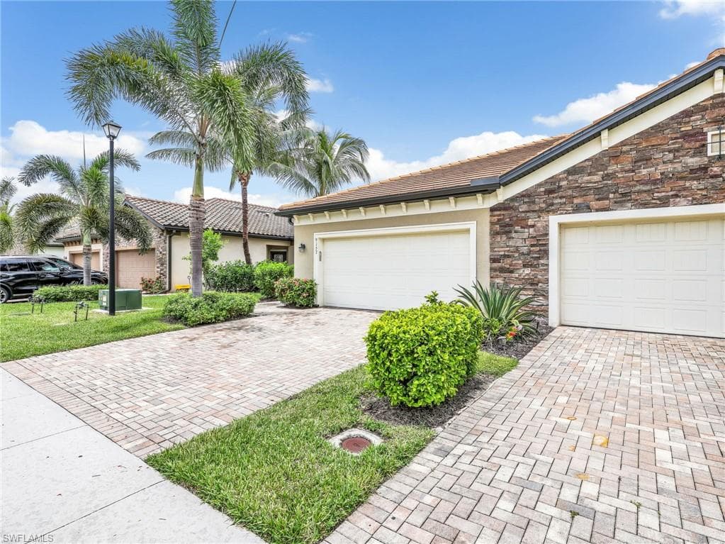 9157 Glenforest DR-31
