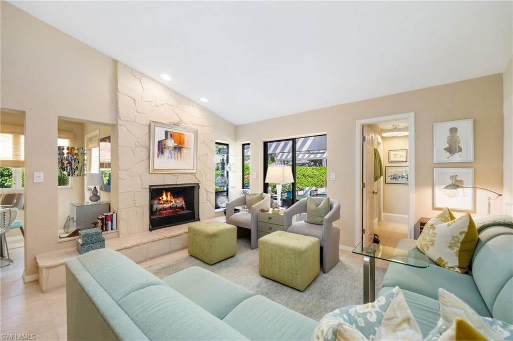 360 Edgemere WAY N 25-23