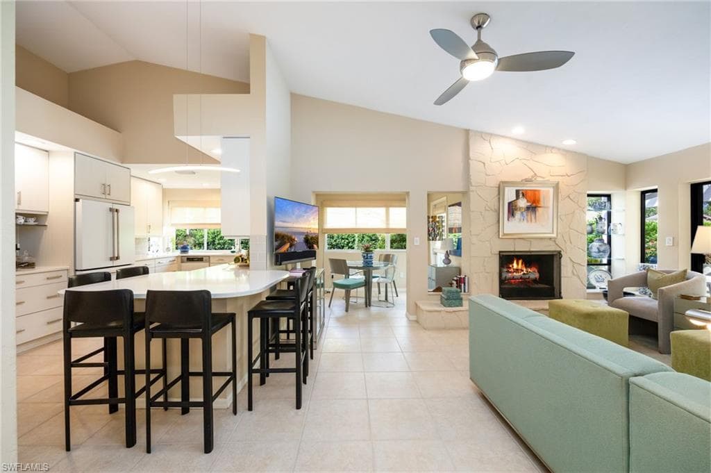360 Edgemere WAY N 25-17