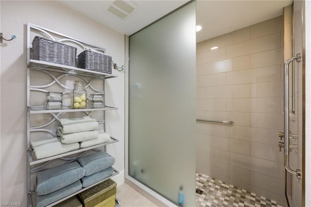 360 Edgemere WAY N 25-29