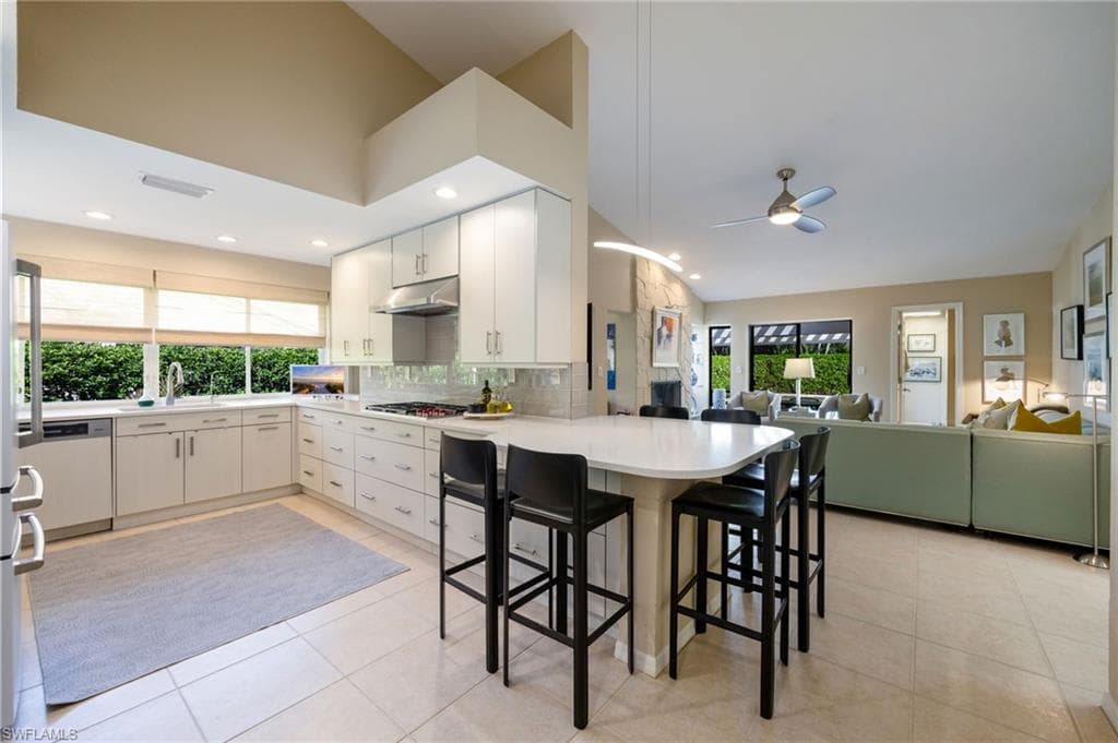 360 Edgemere WAY N 25-21