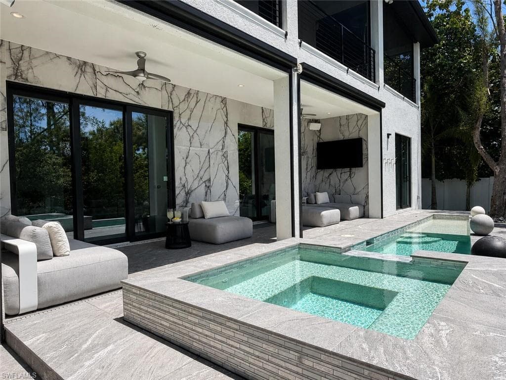 4064 Full Moon CT-2