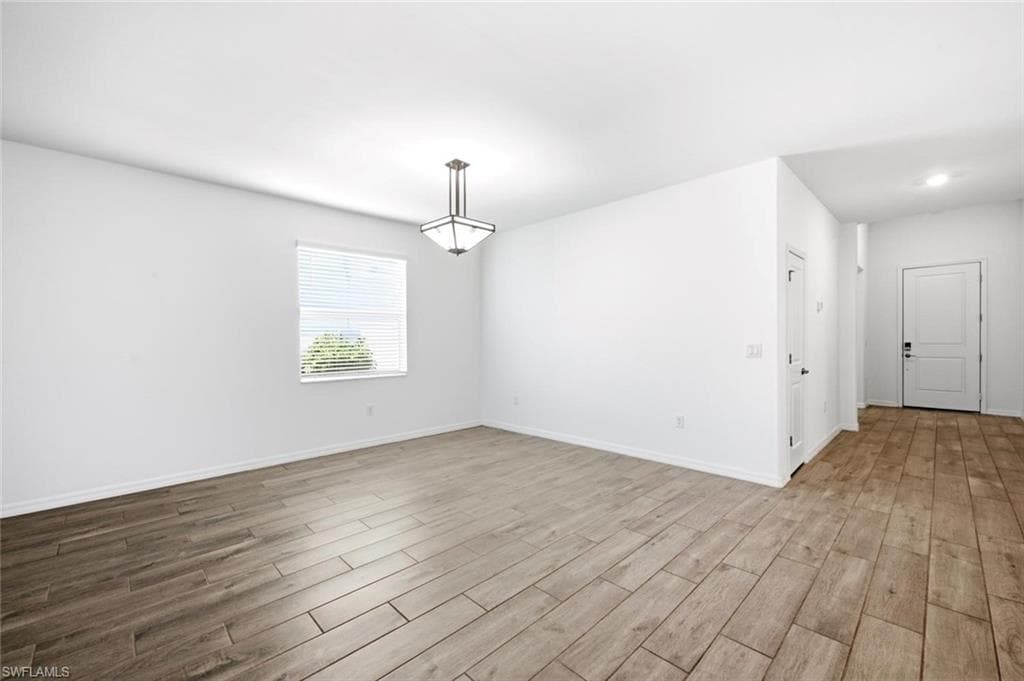2294 Avocado LN-12