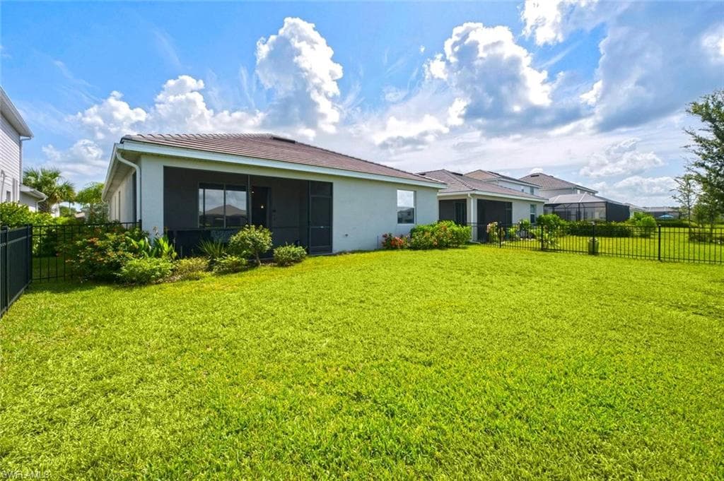 2294 Avocado LN-28