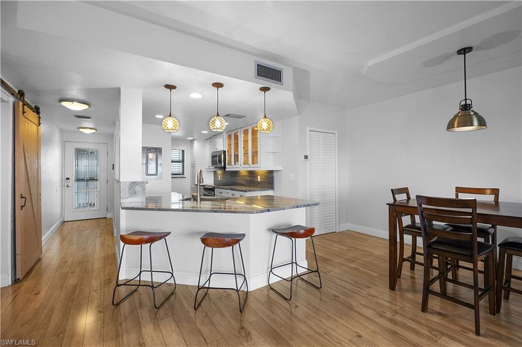 1901 Clifford ST 1402-7
