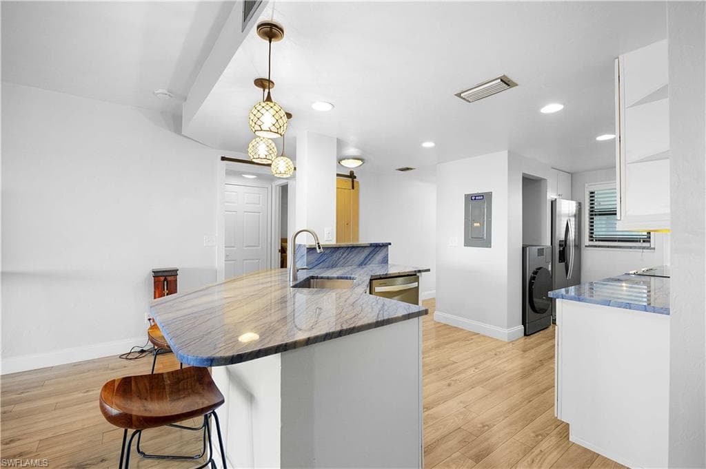 1901 Clifford ST 1402-10