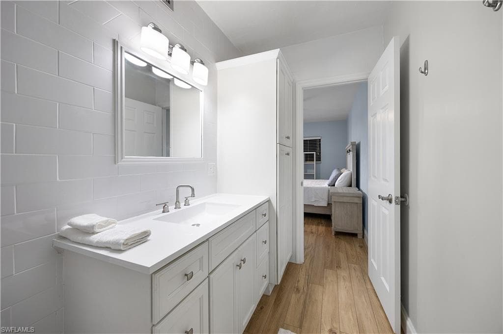 1901 Clifford ST 1402-14