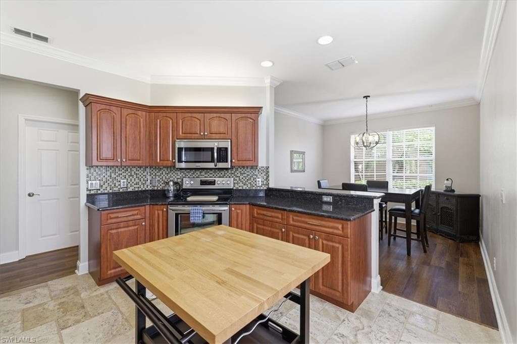 9361 Alamander CT 401-7