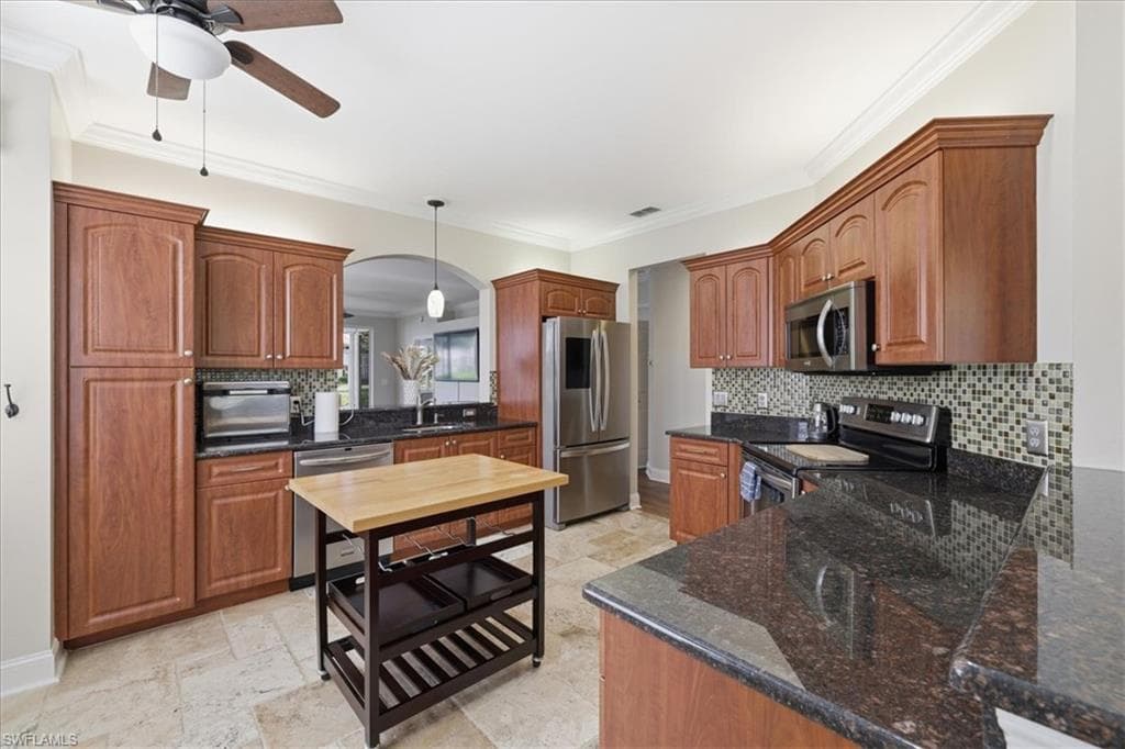 9361 Alamander CT 401-3