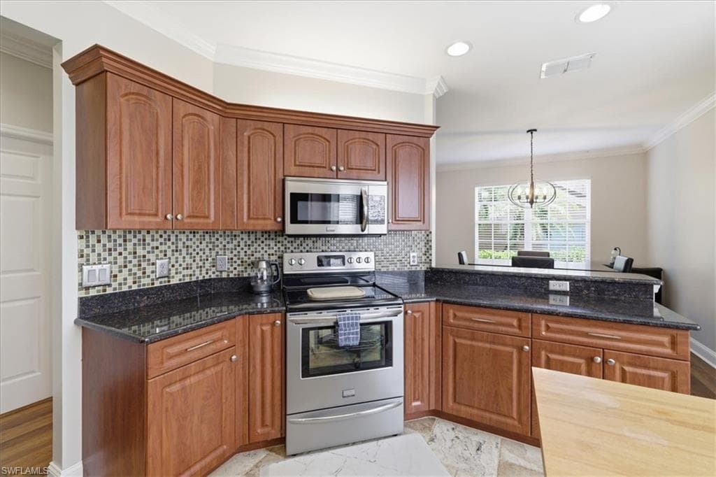 9361 Alamander CT 401-5