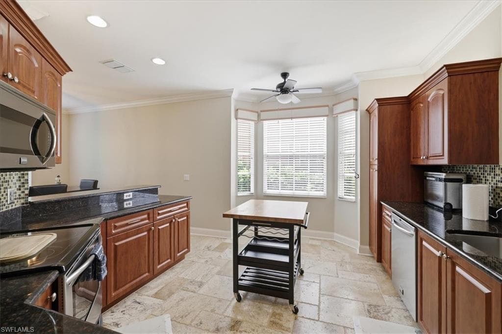 9361 Alamander CT 401-4
