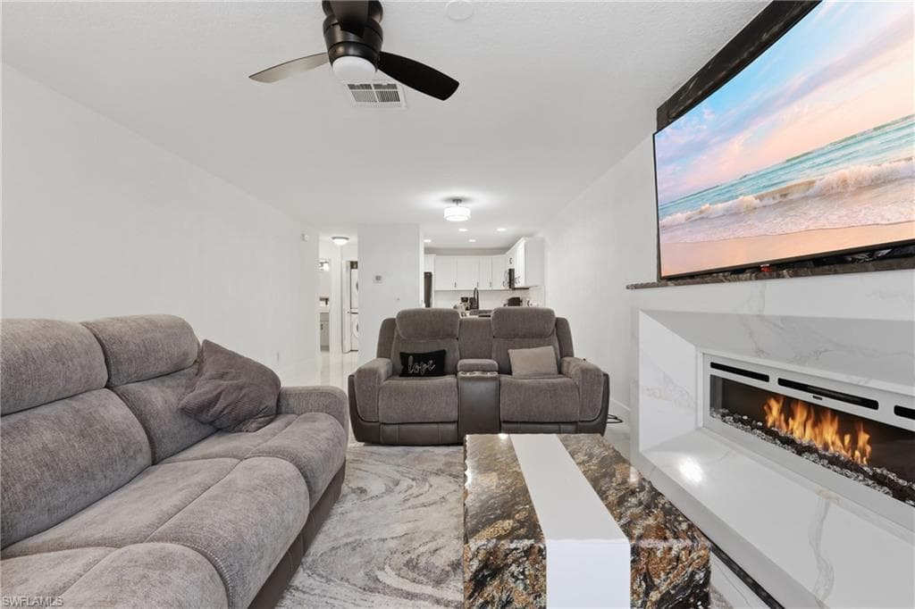 81 Emerald Woods DR M3-9
