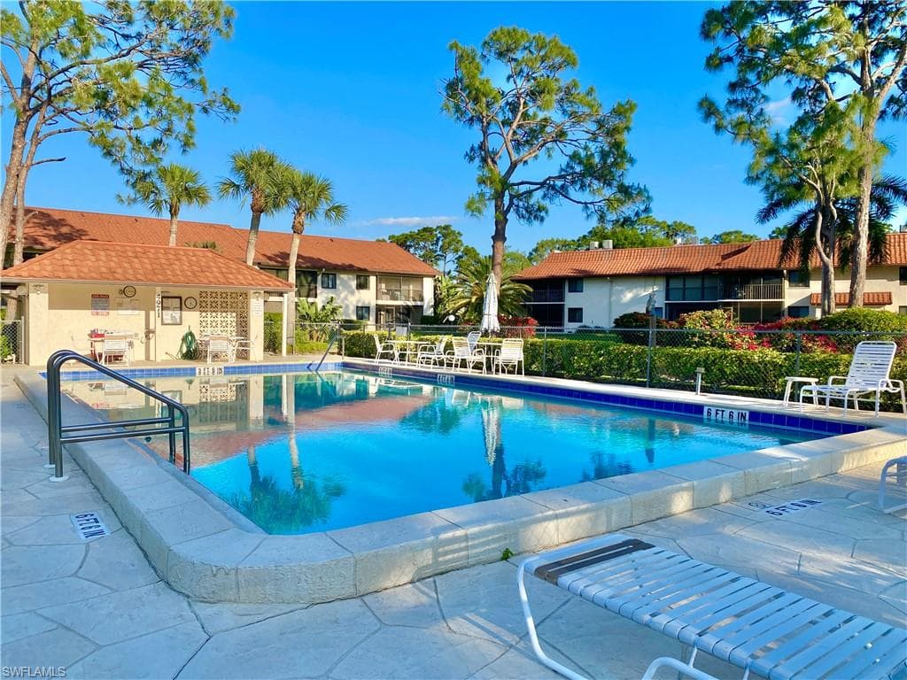 4955 Pepper CIR B-204-19