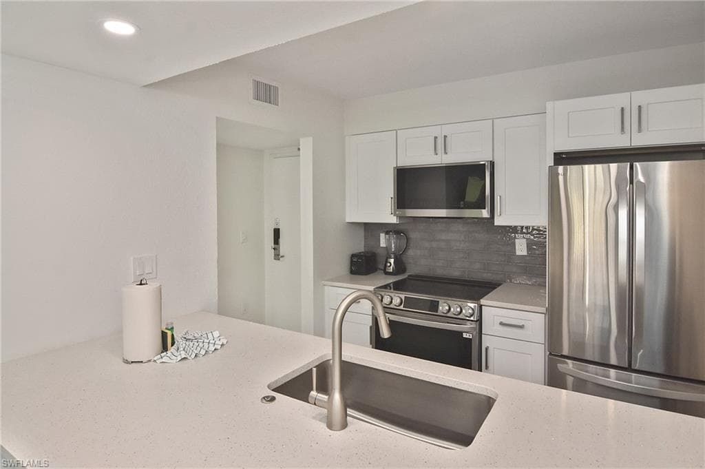 1501 Middle Gulf DR 105F-18