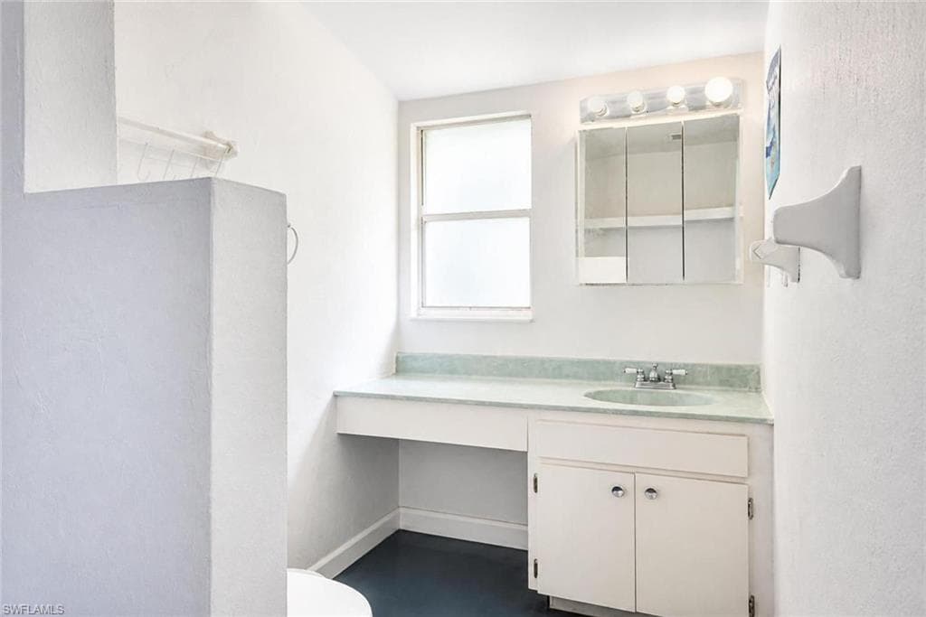 480 Valley DR-8