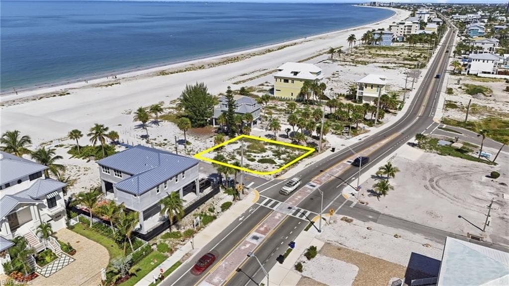 5698 Estero BLVD-13