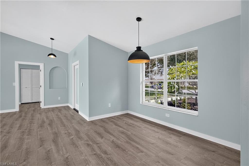 15579 Spring Line LN-12