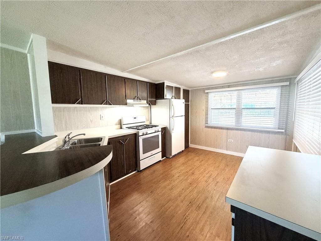139 Gaslight AVE-7