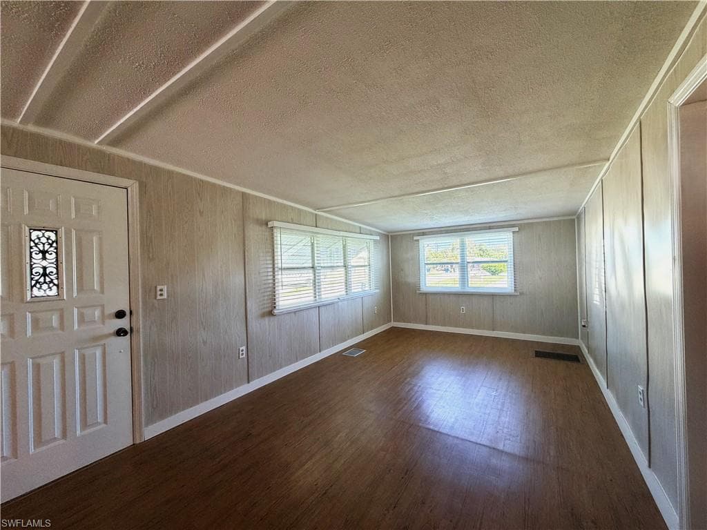 139 Gaslight AVE-5
