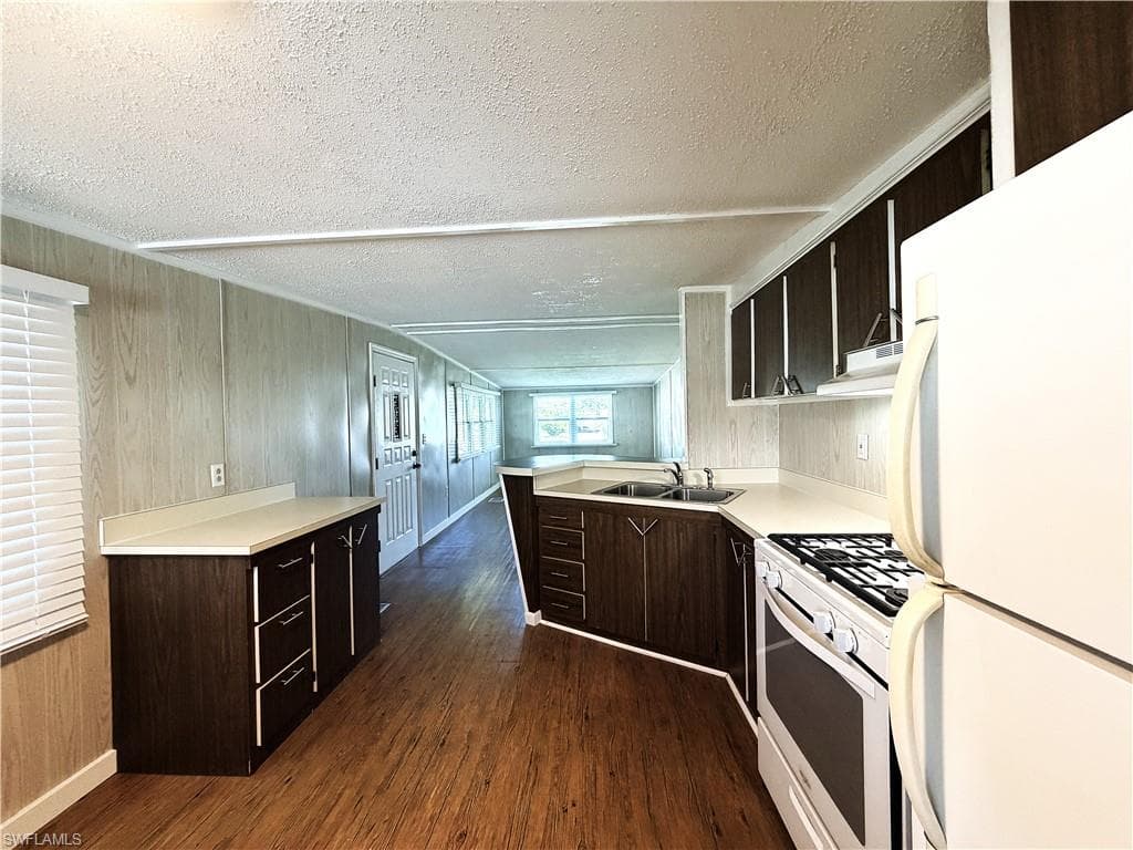 139 Gaslight AVE-9