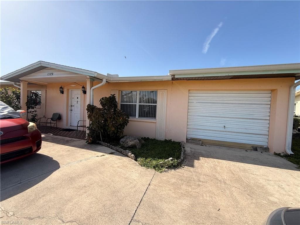 1379 Golf DR-1