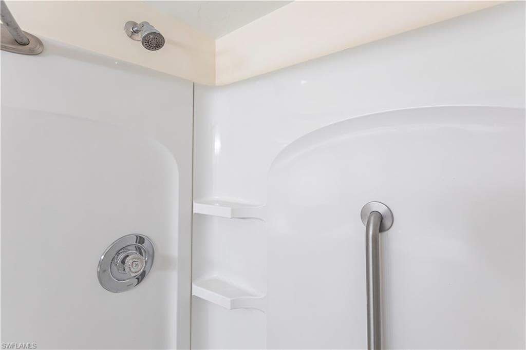 6775 Lake McGregor CIR-18